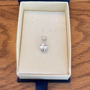 Pear pendant in white gold